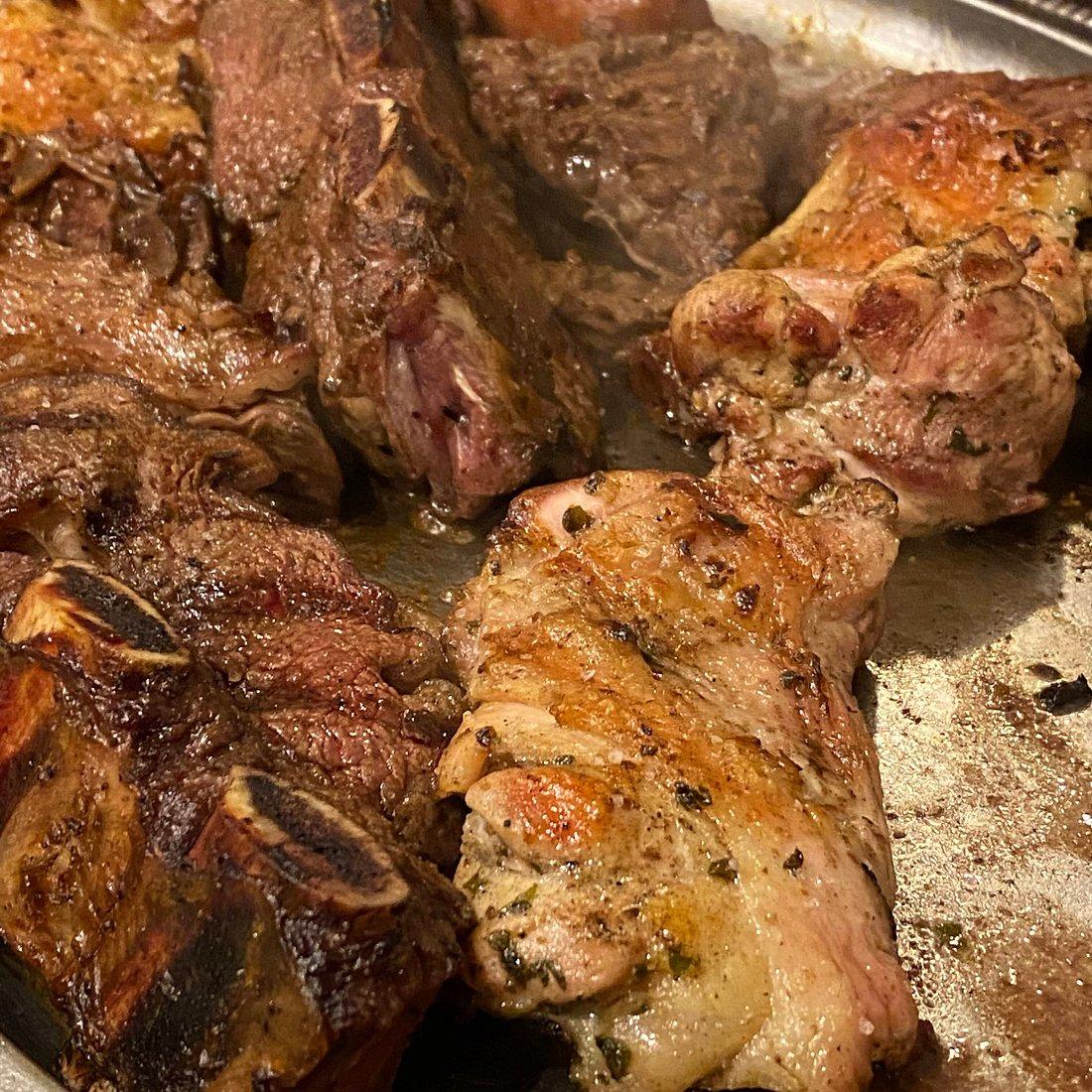 Deliciosos platos tradicionales argentinos - Restaurante Baires